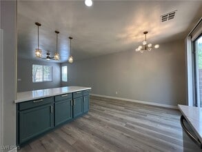 Building Photo - 2637 Heathrow St