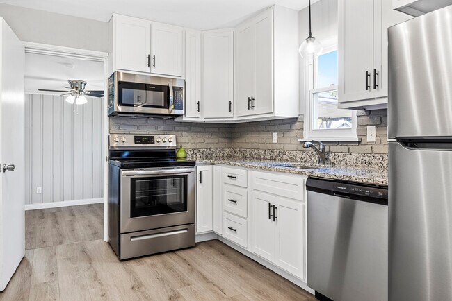 Building Photo - 6434 Vita Dr