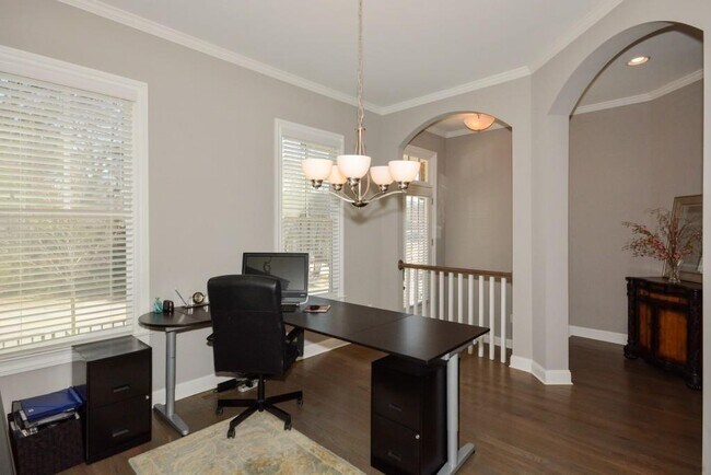 Building Photo - 211 Cole St NE