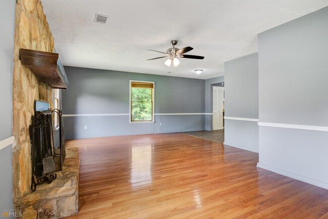 Building Photo - 705 Gresham Rd