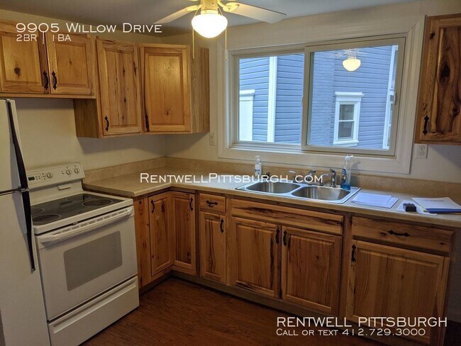 Building Photo - 9905 Willow Dr