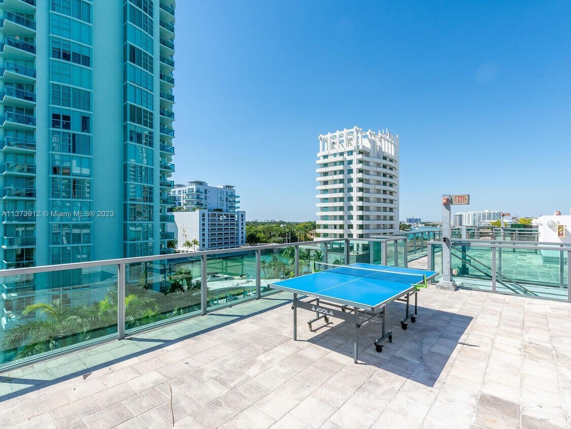 Foto del edificio - 6000 Collins Ave