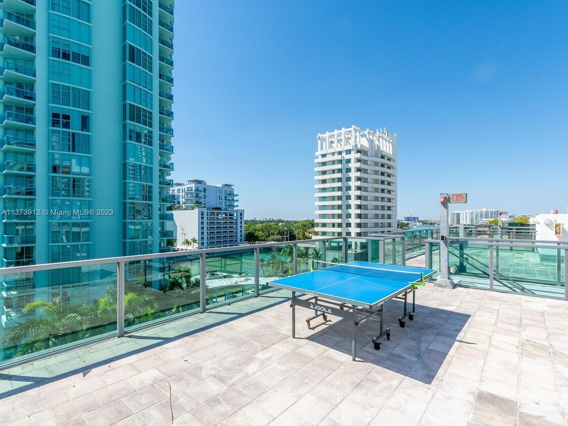 Building Photo - 6000 Collins Ave