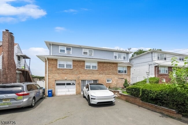Foto del edificio - 70 Maple Ave