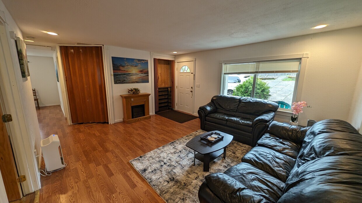 Sala de estar - 5430 200th St SW