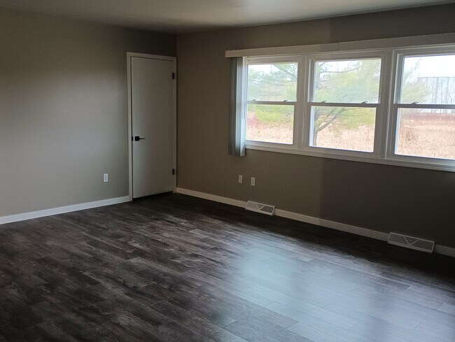 Livingroom - 618 N Main St