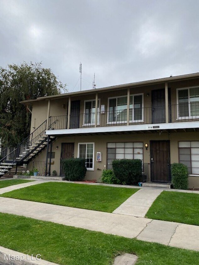 Building Photo - 818 E Floradora Ave