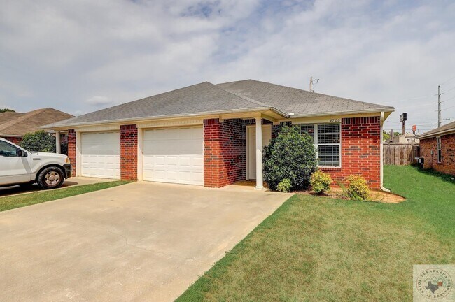 Building Photo - 4206 Magnolia St