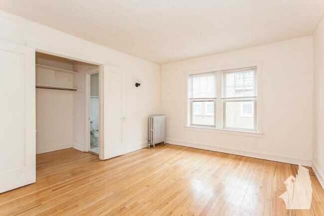 Foto del edificio - 2108 W Ainslie St