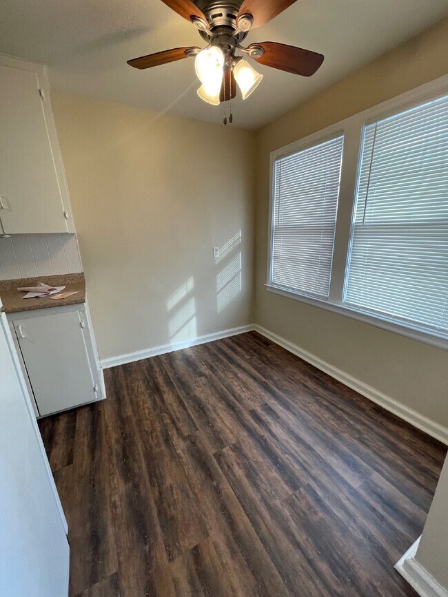 Building Photo - Charming 1-Bedroom Duplex in Wichita - Don...