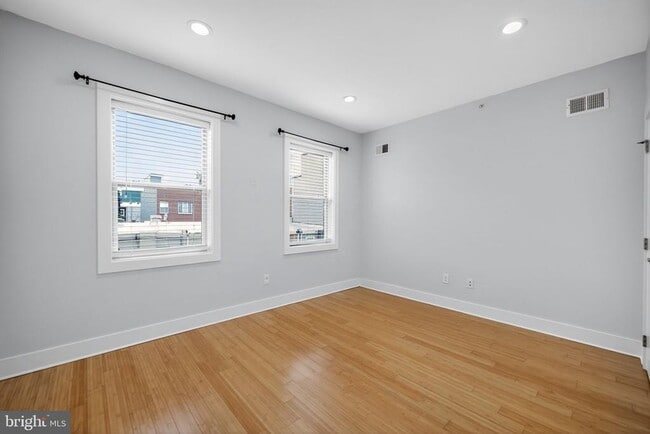 Foto del edificio - 2028 Trenton Ave