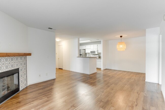 Building Photo - GUARD GATED 2 BEDROOM CONDO! * COMING SOON *