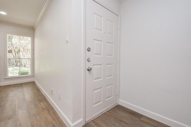 Building Photo - 700 Thicket Ln