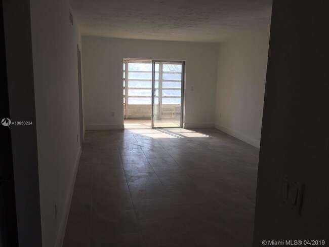 Foto del edificio - 18700 NE 3rd Ct