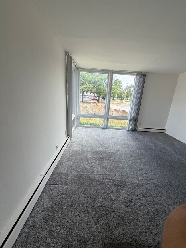 Foto del edificio - 24801 Jefferson Ave