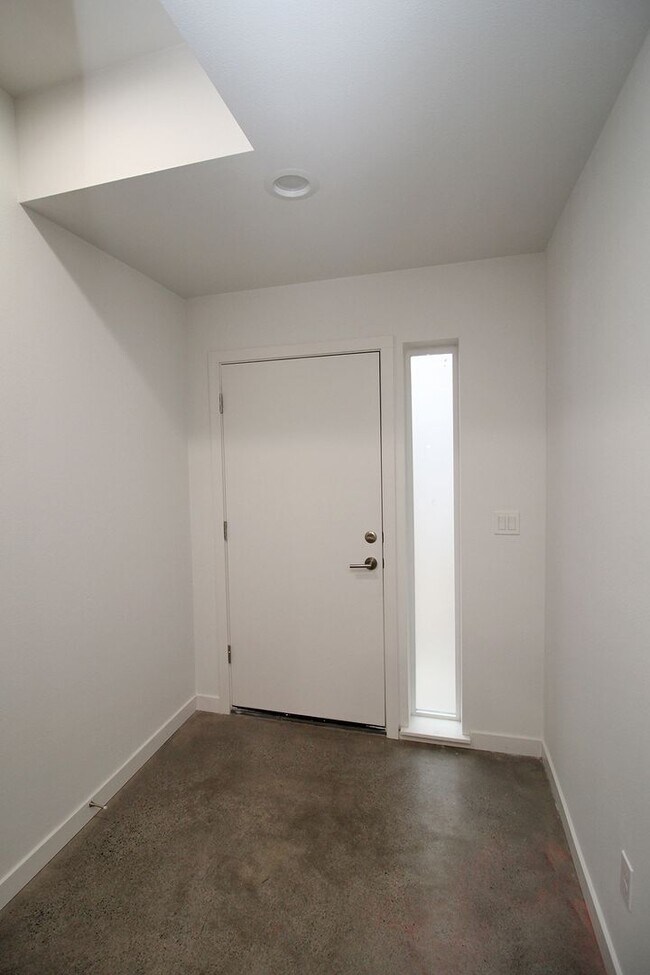 Foto del edificio - 1020 N Ainsworth St