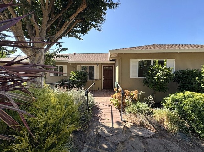 Building Photo - Modern Oasis in the Heart of Los Altos – U...