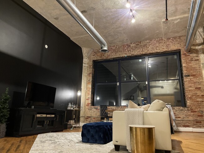 AUTHENTIC LOFT DOWNTOWN ATLANTA - 87 Peachtree St SW