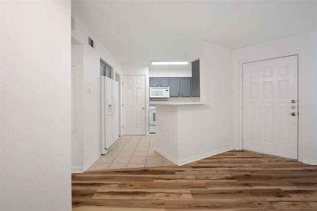 Foto del edificio - 2450 Wickersham Ln
