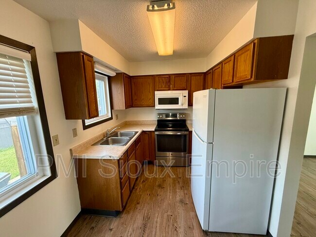 Foto del edificio - 614 E 6th St