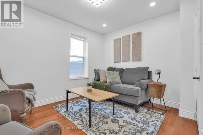 Building Photo - 123 Pamilla St