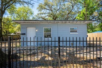 Building Photo - 1652 Myrtle Ave N