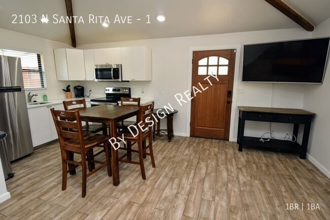 Foto del edificio - Renovated and Furnished 1 Bed 1 Bath Casita - 1 Mile To UofA