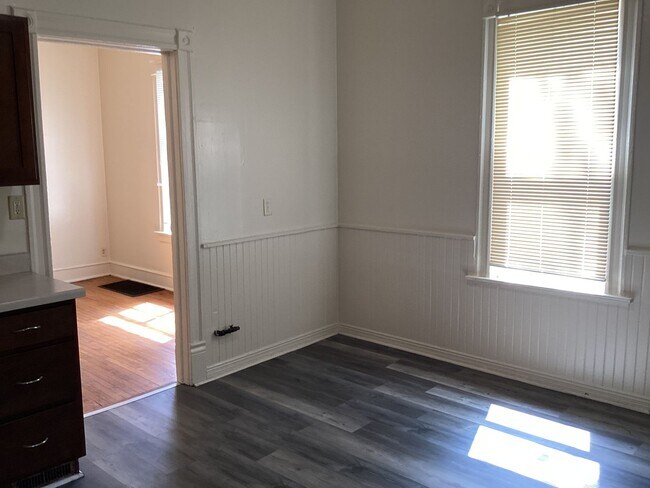 Foto del edificio - 2477 N Richards St