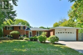 Building Photo - 2069 Thornlea Dr