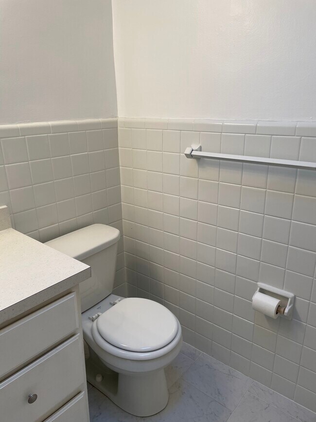 Building Photo - 3518 Rhoads Ave