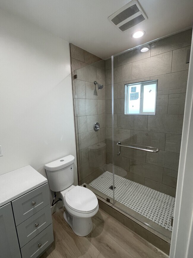 Foto del edificio - 8142 Redbush Ln