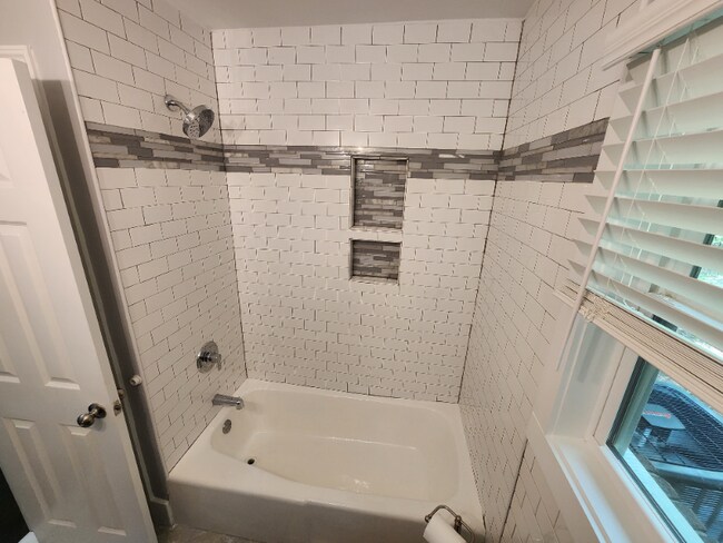 Building Photo - 1172 Pauline Ave