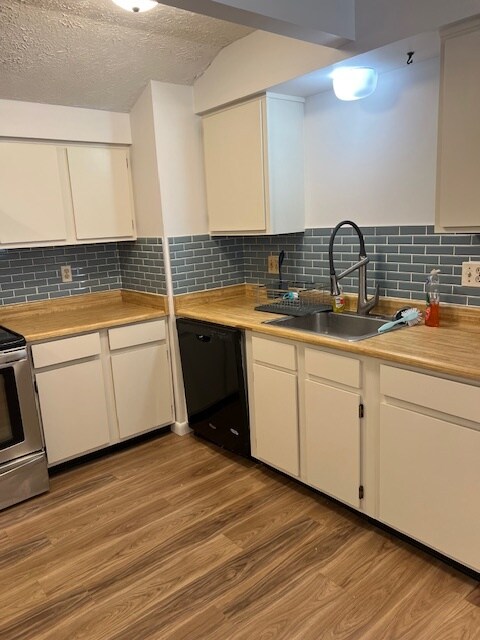Kitchen - 20 Great Wood Ct