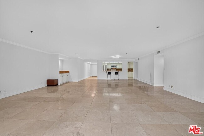 Building Photo - 10660 Wilshire Blvd