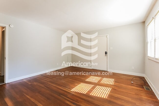 Foto del edificio - 606 Fleetwood Cir