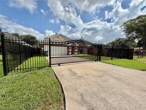 Building Photo - 6650 Roberson St