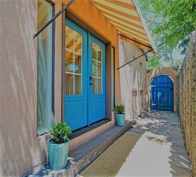 Foto del edificio - 1610 Las Lomas Rd NE