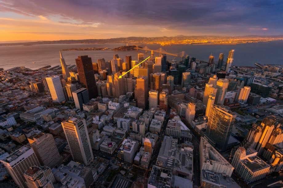 World-Class views, premium location 24/7 security. - 333 Bush St