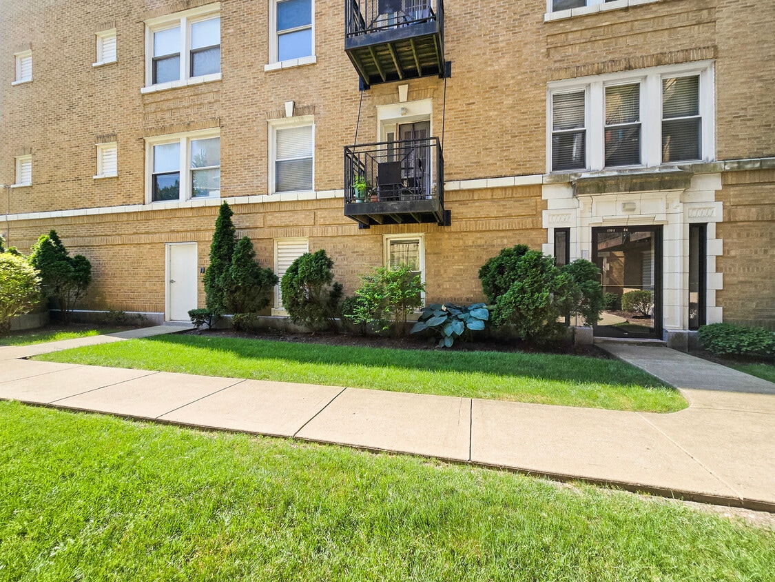 Primary Photo - 4904 N Drake Ave