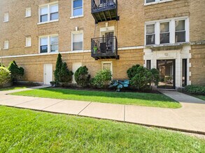 Building Photo - 4904 N Drake Ave