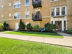 Building Photo - 4904 N Drake Ave