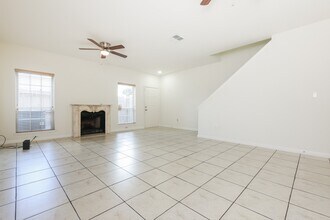 Building Photo - 17441 Red Oak Dr