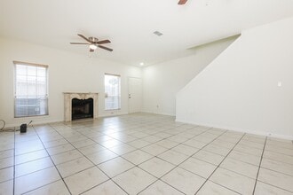 Building Photo - 17441 Red Oak Dr