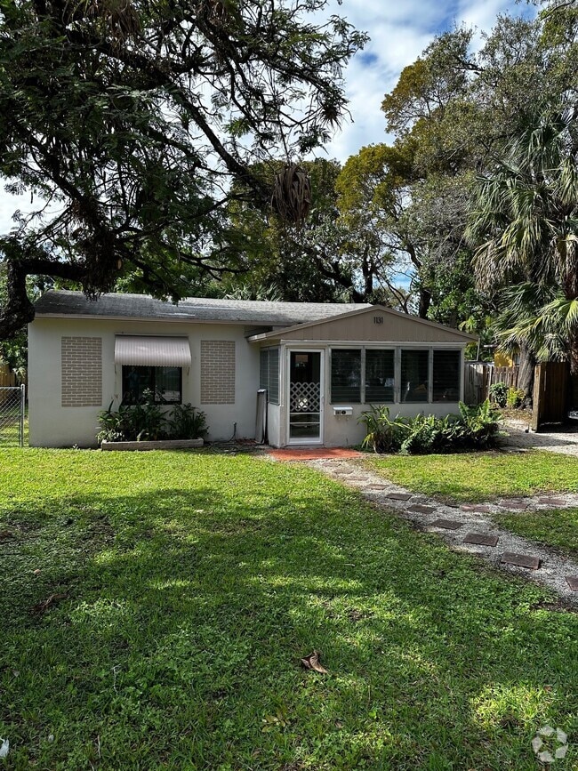 Building Photo - 1131 SW 8th Ter