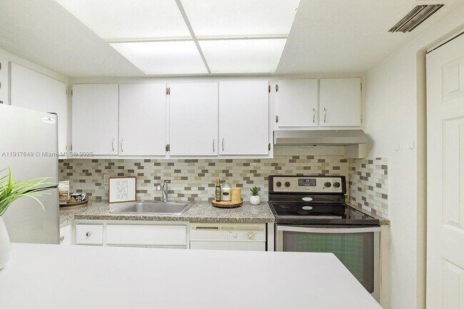 Foto del edificio - 6530 Lake Patricia Dr