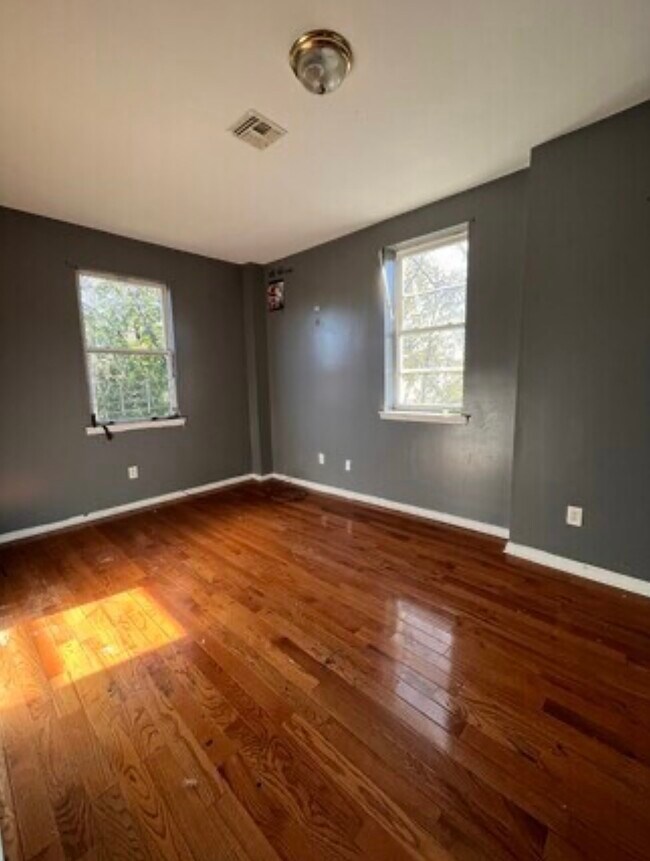 Building Photo - 420 S 17th St