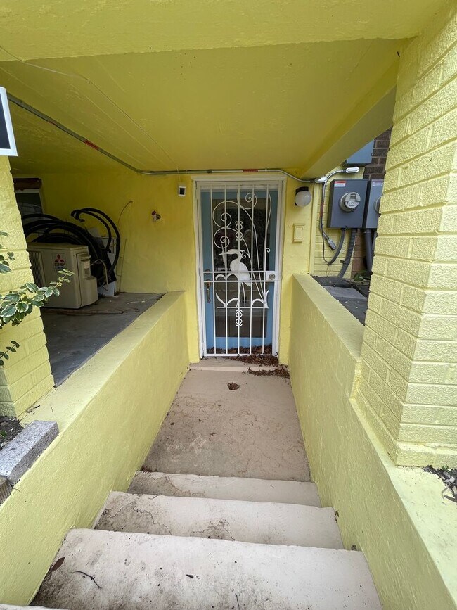 Foto del edificio - Charming 1928 Row Home for Rent with Modern Amenities — 3 Bedroom 2 Full Bath w/ 2 Half Baths, 2 ...
