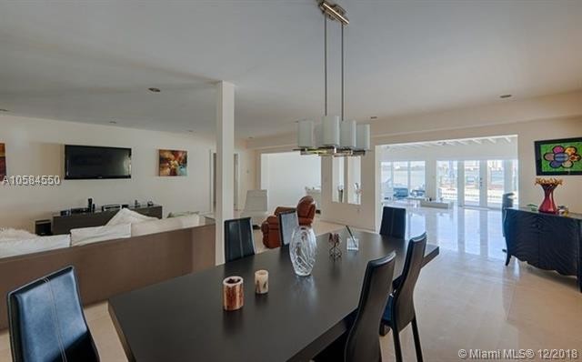 Foto del edificio - 2410 N Shore Terrace