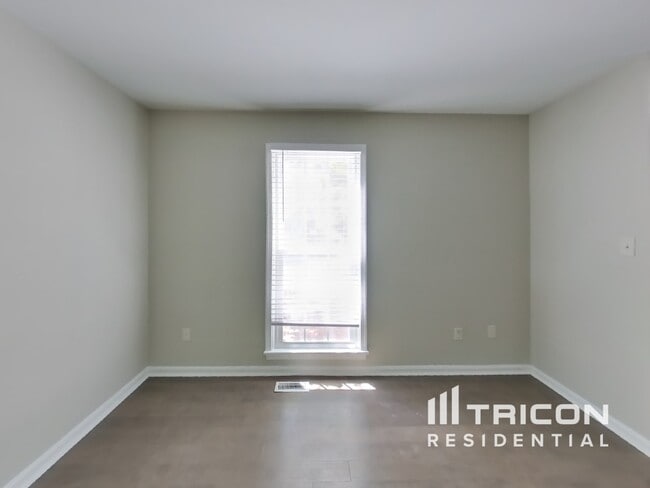 Building Photo - 10051 Maple Leaf Dr