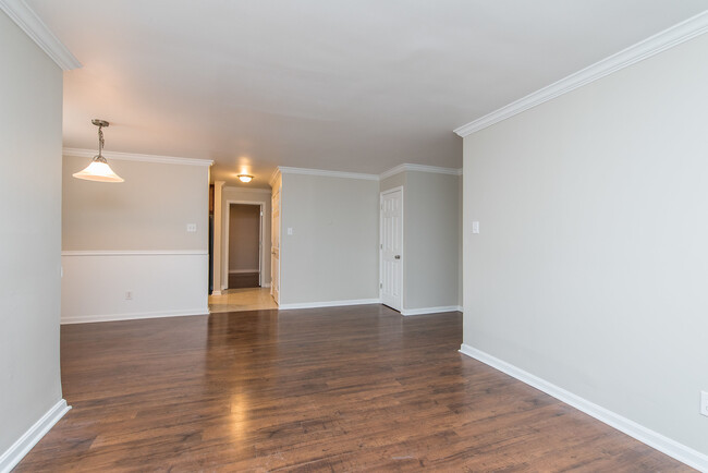 Building Photo - 125 Forest Ave